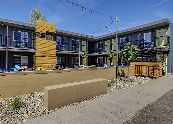 Redding Hotels