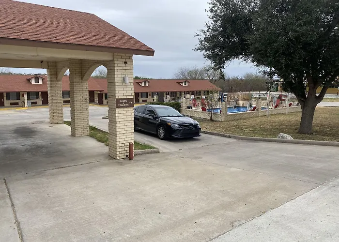 Falcon Executive Inn Zapata