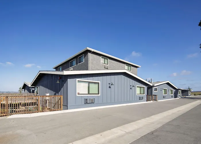 Moss Landing Hotels