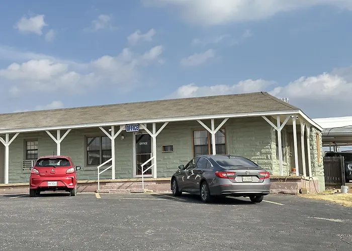 Llano Hotels