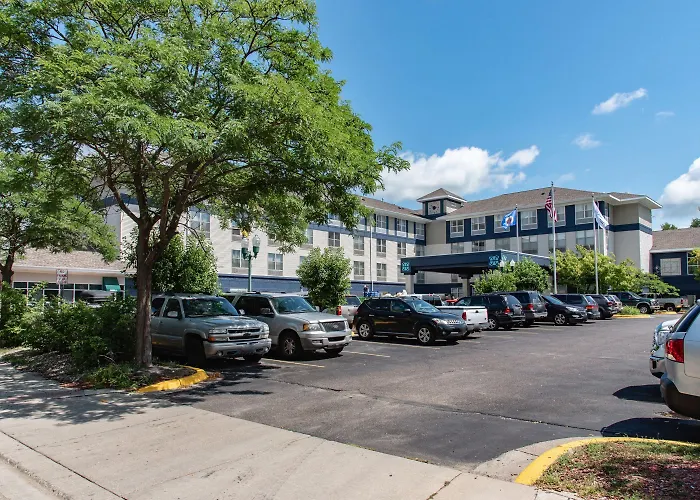 Chaska Hotels