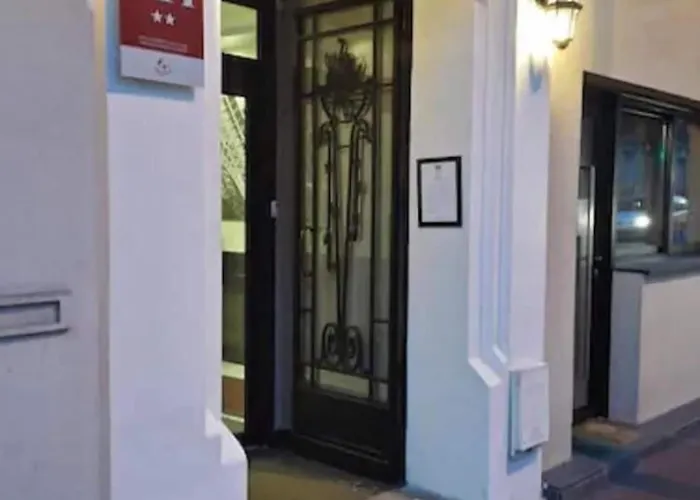 Hotel Victor Hugo Clamart