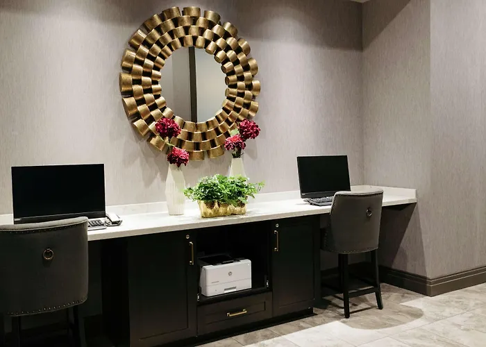 The Axis Moline Hotel, Tapestry Collection By Hilton