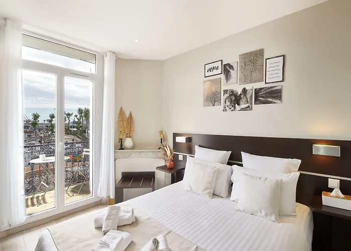 Saint-Raphael (Var) City Center Hotels