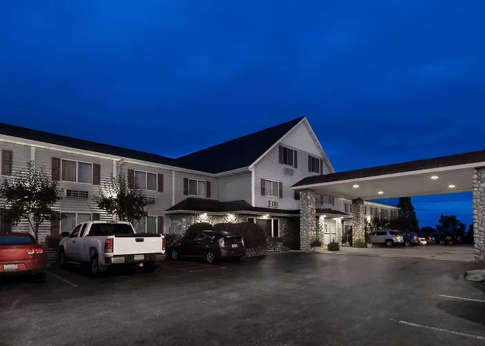 Super 8 By Wyndham St. Ignace Hotel