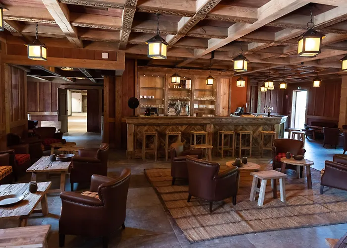 Plailly Hotels