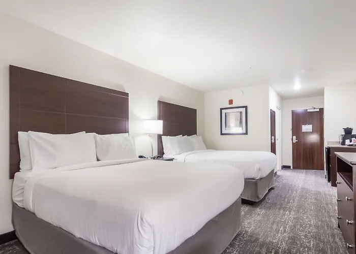 Holdrege Hotels