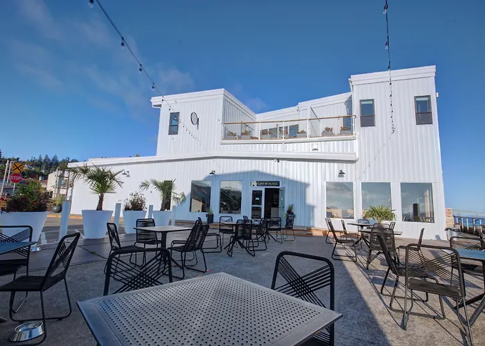 Bowline Hotel