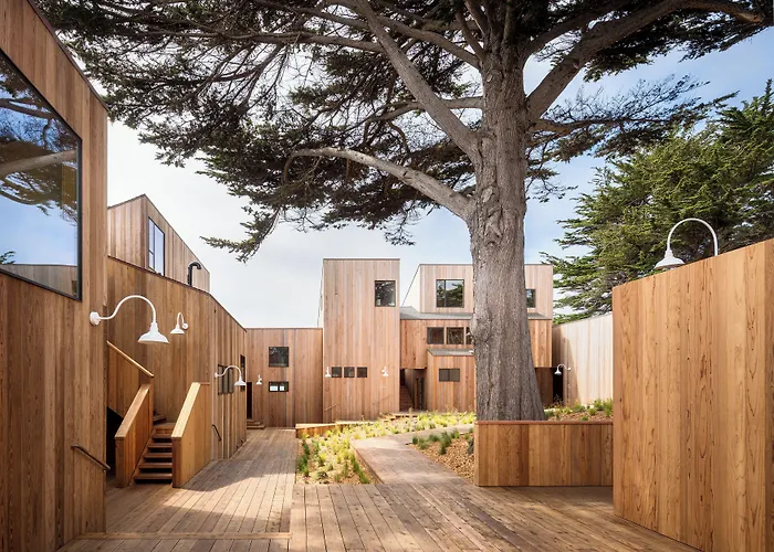 Sea Ranch Hotels