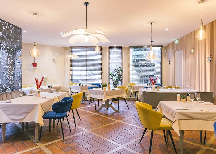Montigny-la-Resle Hotels