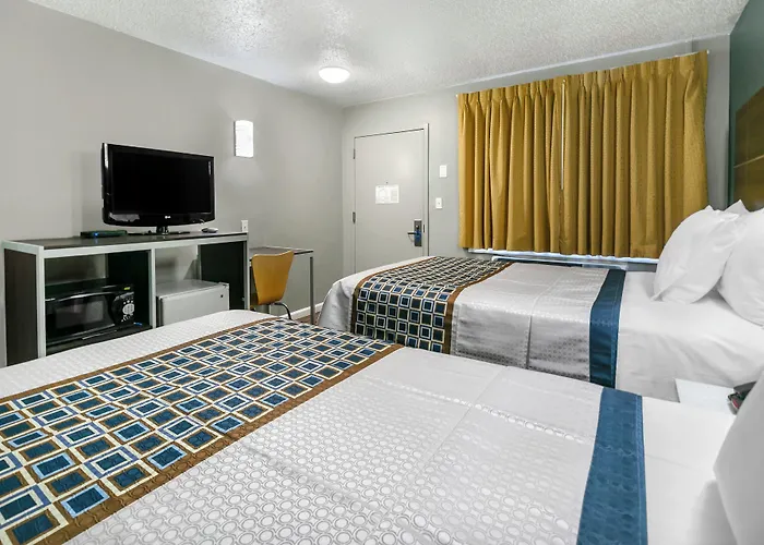 Levittown Hotels