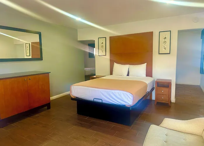Oceanside Inn & Suites
