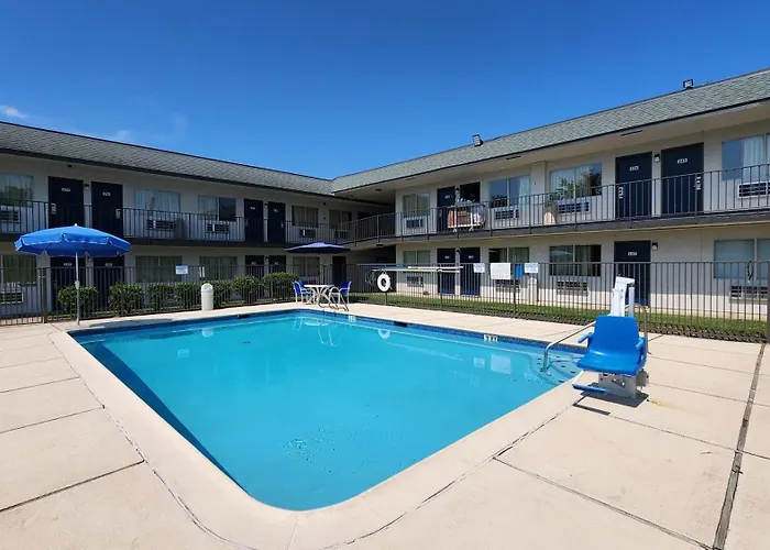 Motel 6-Conroe, Tx