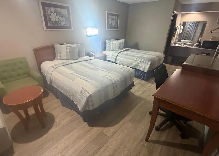Colonial Inn Shawnee