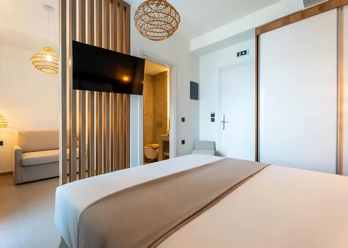 Kelly Beach Hotel