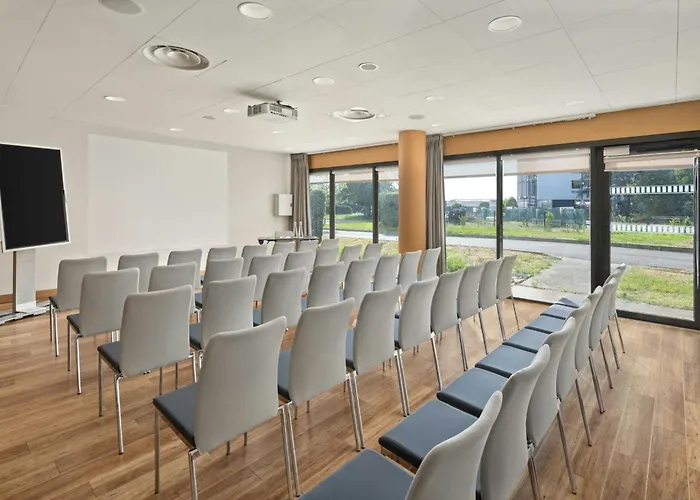 Courtyard By Marriott Toulouse Airport Hotel