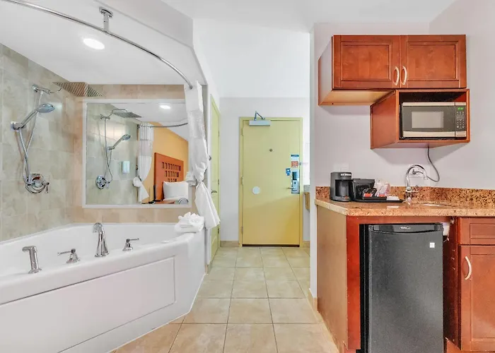 Rodeway Inn & Suites Fort Lauderdale Airport & Cruise Port Dania Beach