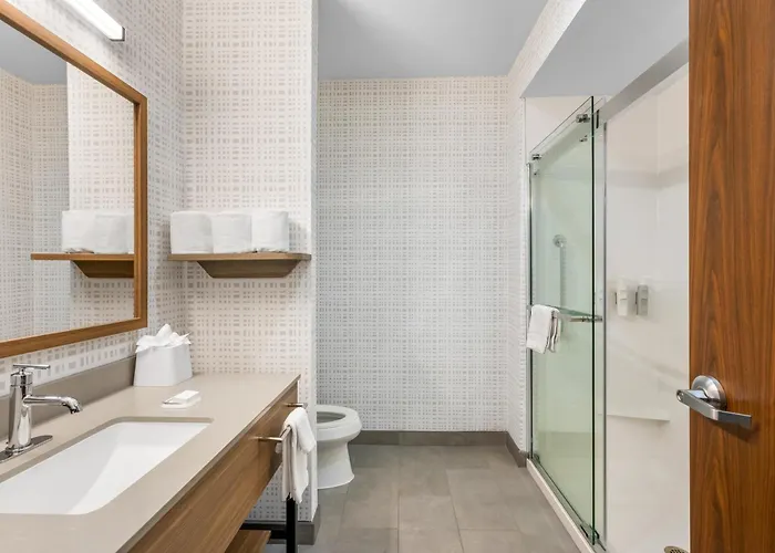 Monticello Hotels