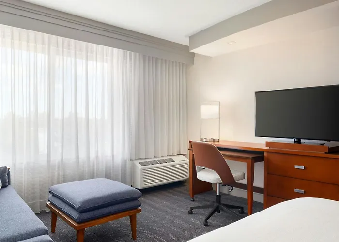 Courtyard Des Moines Ankeny Hotel