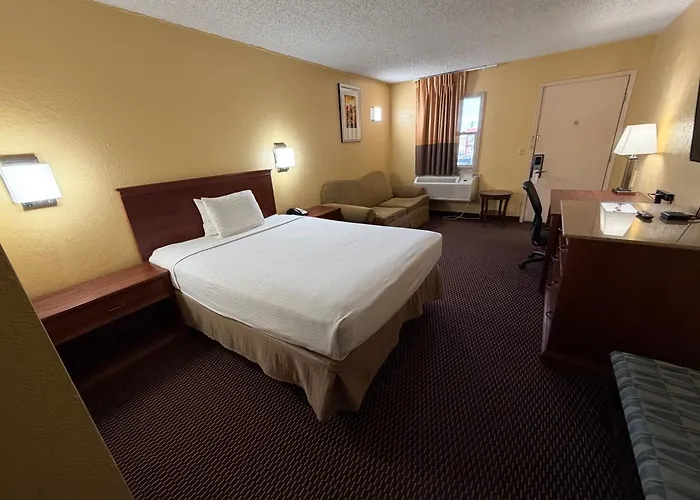 Dodge City Hotels