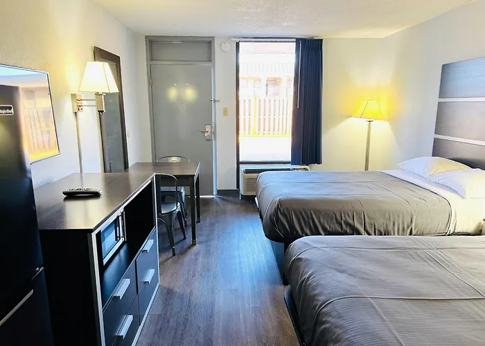Newnan Nook Hotel