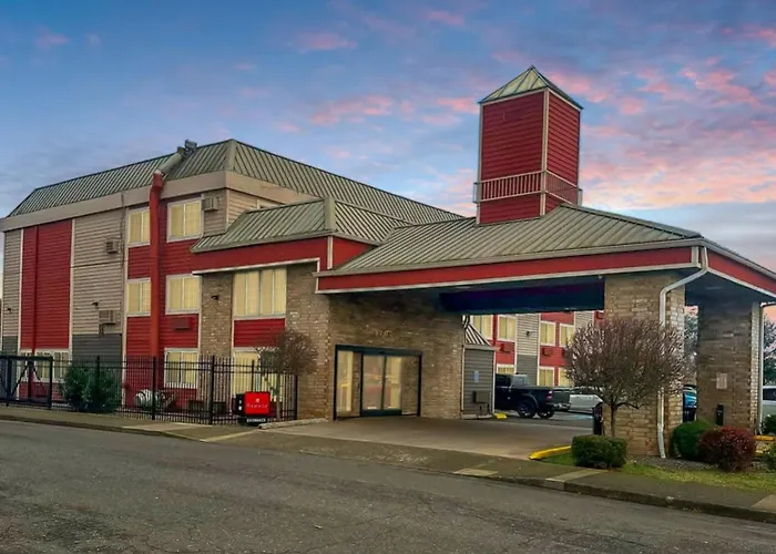 Ramada By Wyndham Portland Hotel