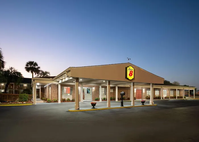 Super 8 By Wyndham Lake City