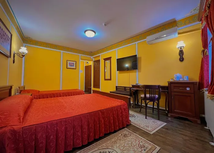 Family Hotel At Renaissance Square