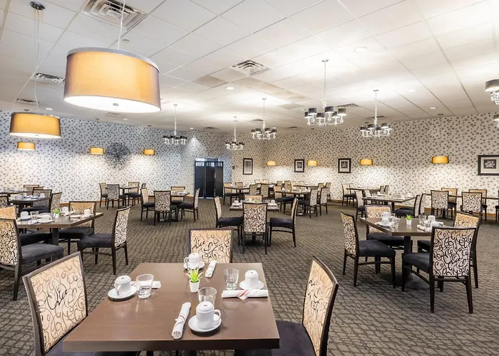 Crowne Plaza Milwaukee Airport By Ihg Hotel
