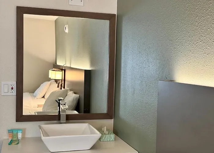 Surface Boutique Hotel Minot