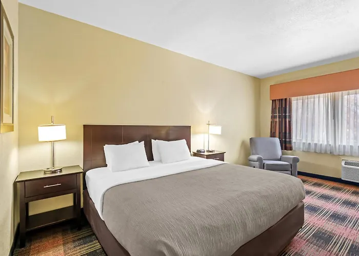Quality Inn & Suites Des Moines Airport