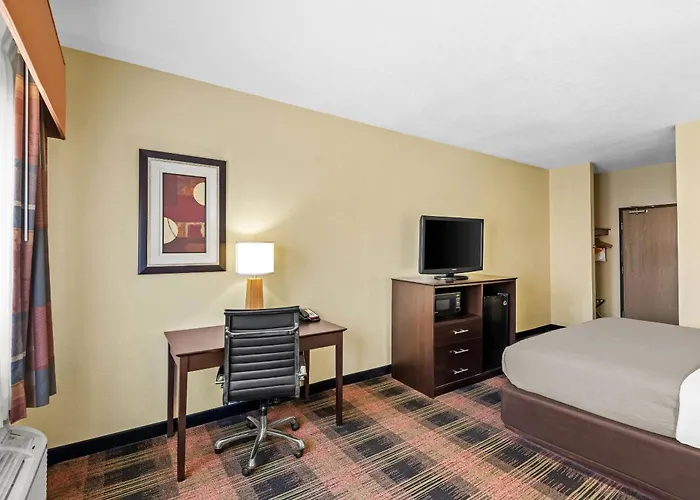 Quality Inn & Suites Des Moines Airport