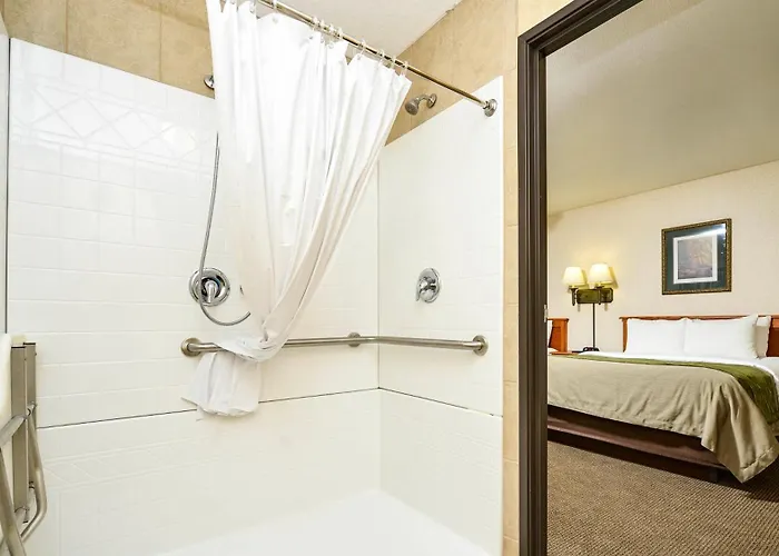 Minot Hotels