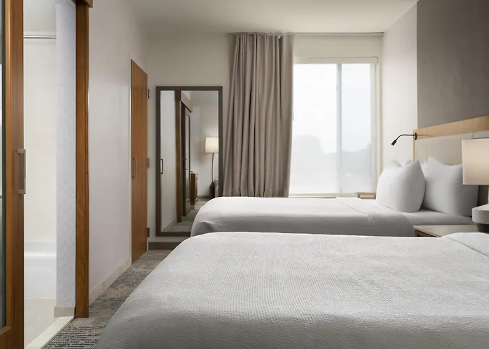 Voorhees Hotels