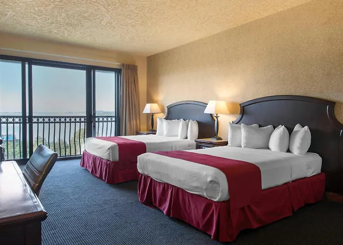 Shoreline Inn & Conference Center, An Ascend Collection Hotel Muskegon