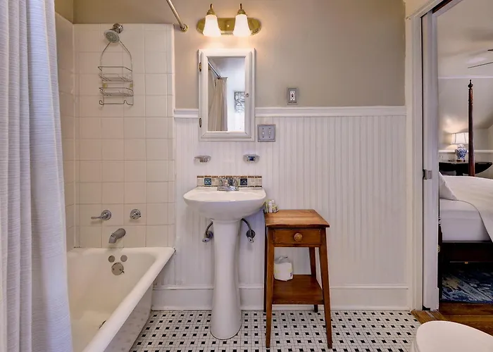 Cedars Of Williamsburg Bed & Breakfast