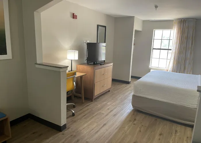 Days Inn By Wyndham Dallas Plano