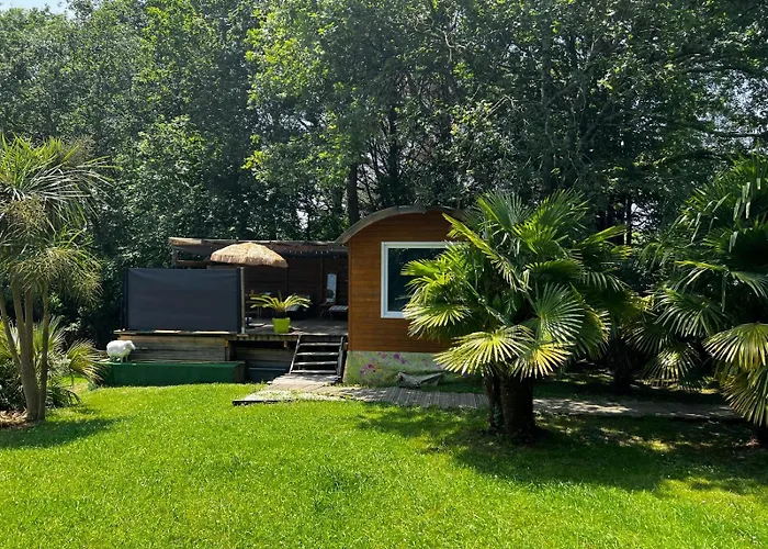 MAROSENIA TTIKI - Cabanes et Spa Ascain