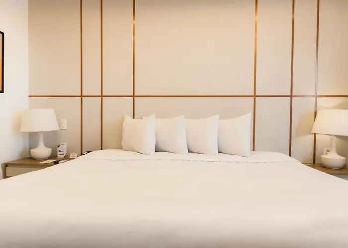 Ramada Hotel & Suites Campos Pelinca