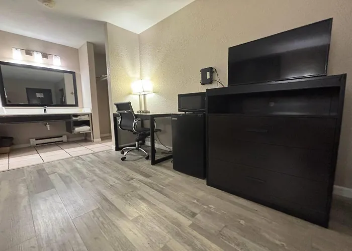 Taylorville Hotels