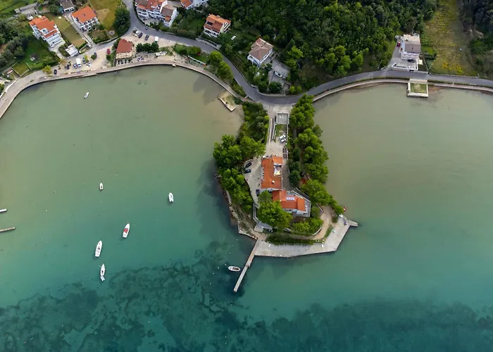 Apartments And Rooms By The Sea Supetarska Draga - Donja, Rab - 5033