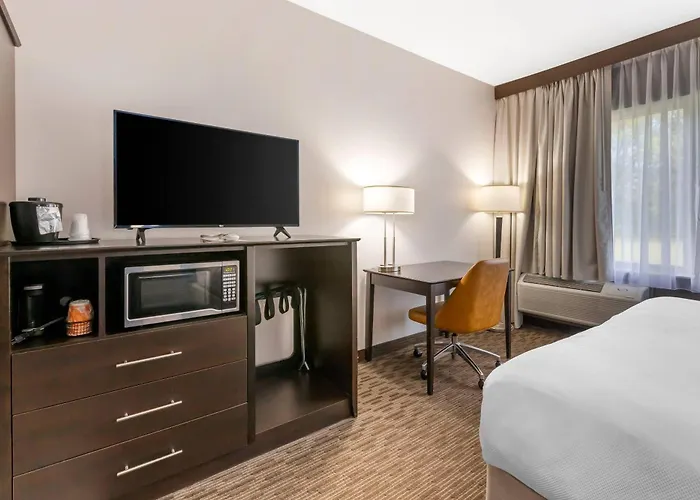New Lisbon Hotels