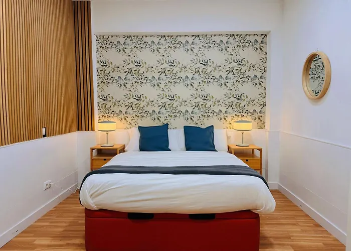 Hola Rooms