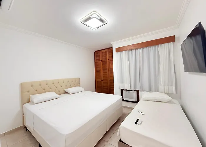 Flat estudio 110 Amarilis Riviera de São Lourenço, 03 piscina climatizada, serviço de hotelaria, limpesa e troca de toalhas diária, carregador veiculo elétrico e servico de praia finais de semana WiFi 500