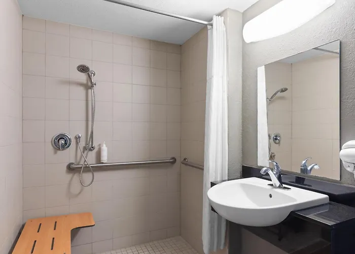 Days Inn By Wyndham Charleston Wv