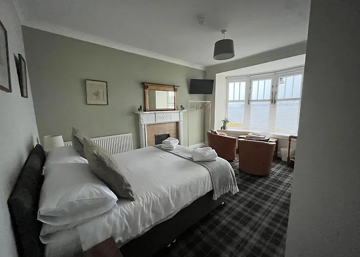 Hotels in Rhu