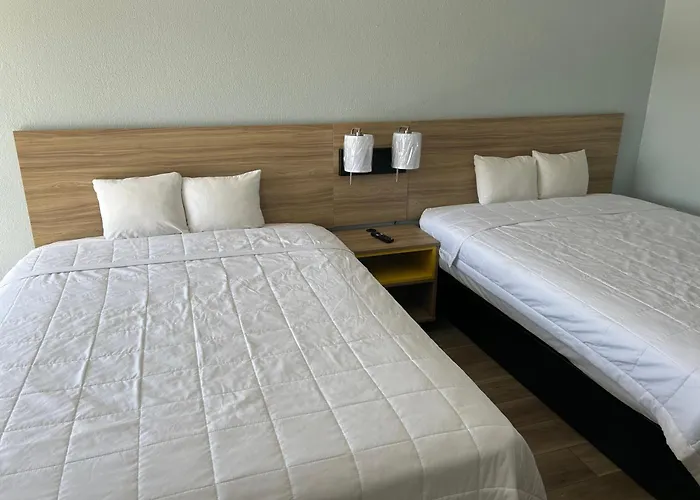 Lake St. Louis Hotels
