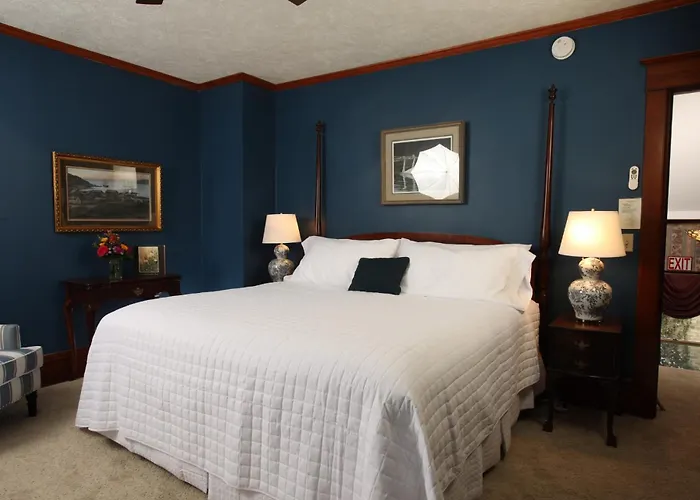 Saugatuck City Center Hotels