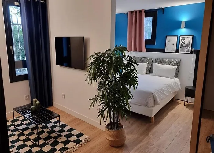Les Pennes-Mirabeau Hotels