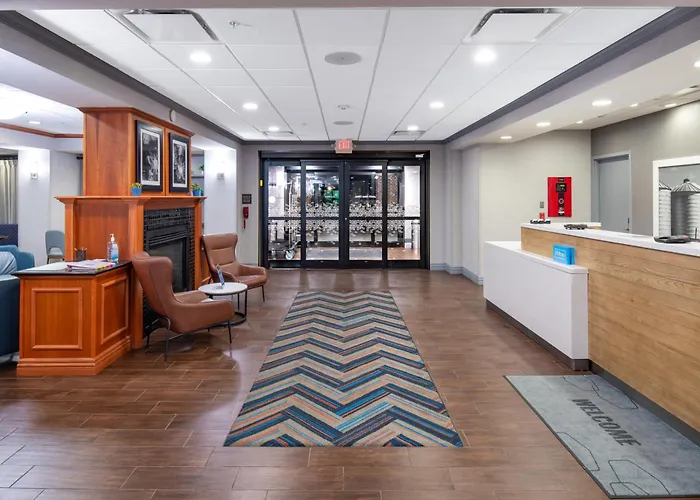 Newly Renovated Hampton Inn Omaha West Lakeside